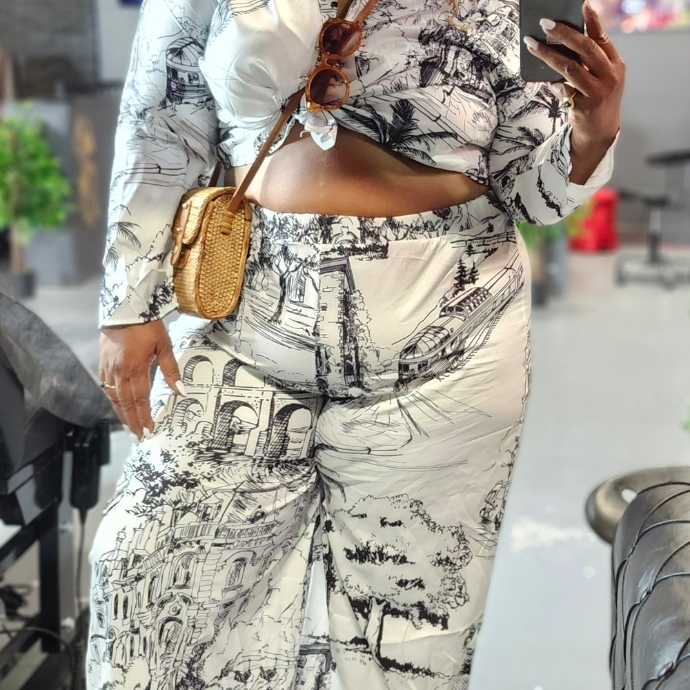 Source Unknown Artistic Black and White 2 Piece Set... Top And Bottom Seperates